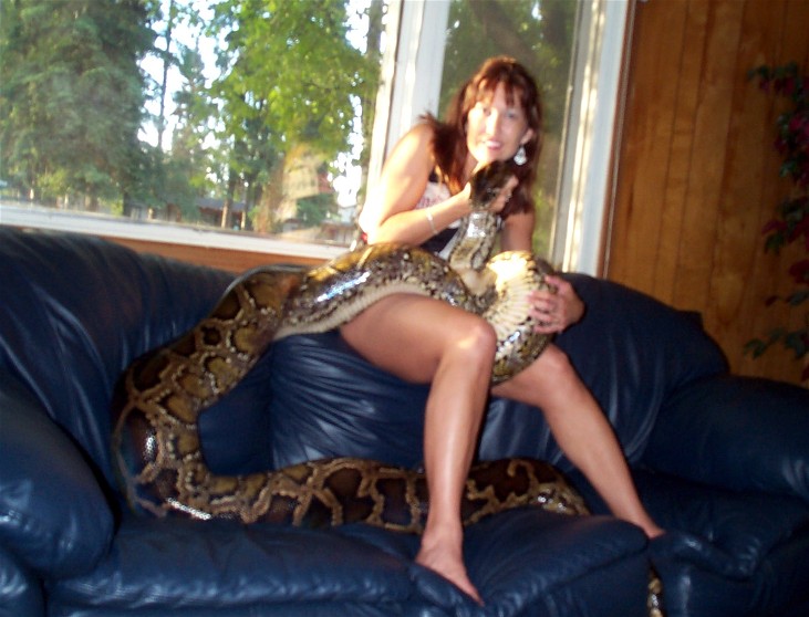 Ally and CeCe on Couch 05