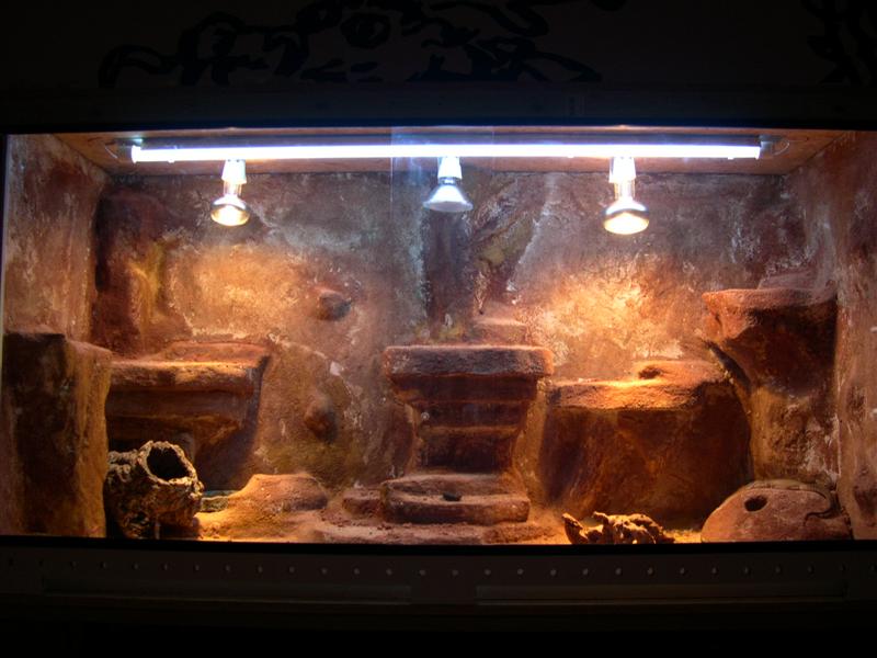 Cage made of polystyrene
