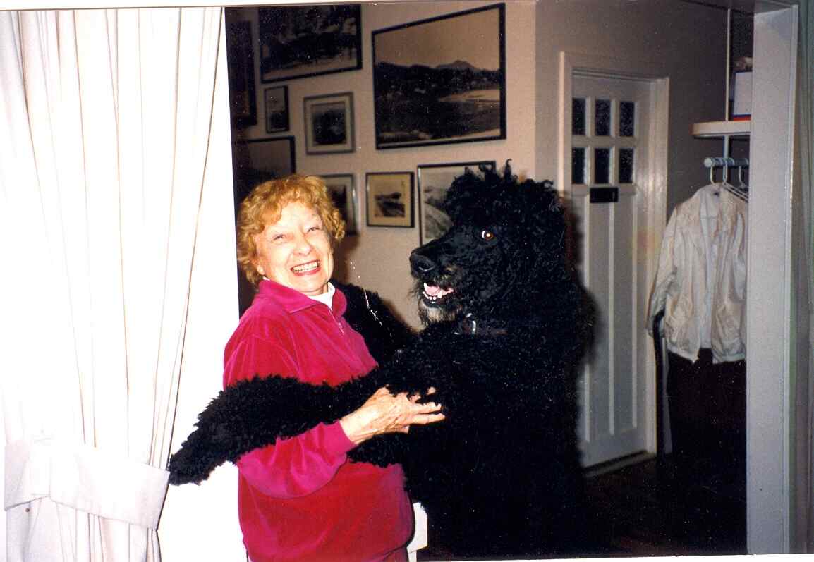 Schatzi huggin Mom