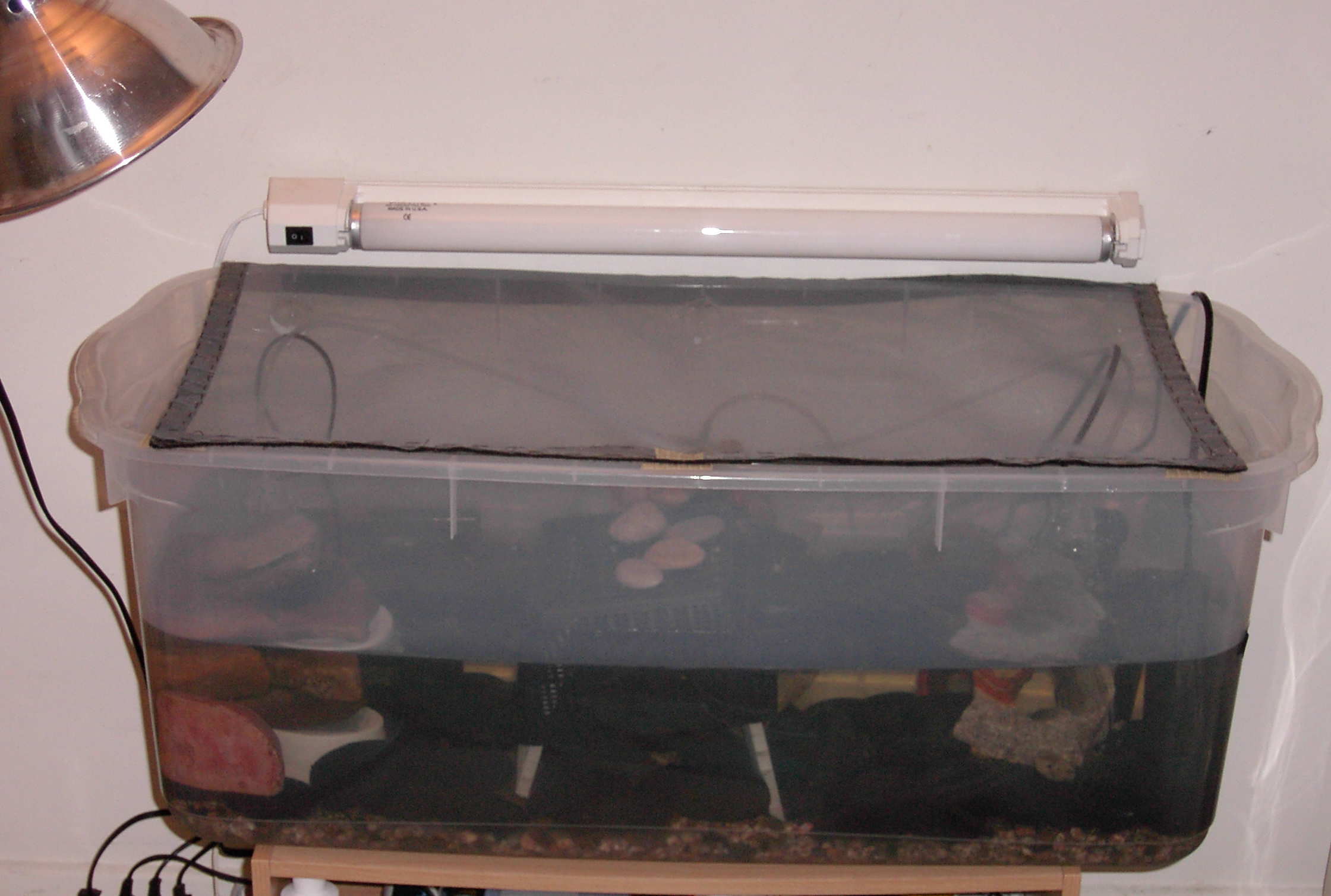 90 liter rubbermaid
