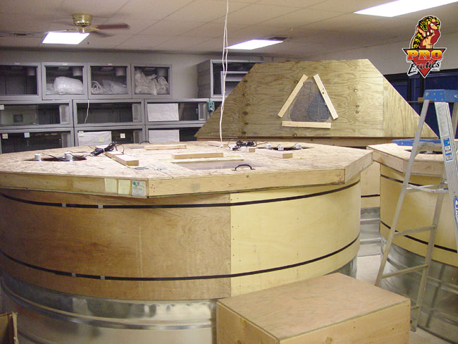 Ionides Monitor cage