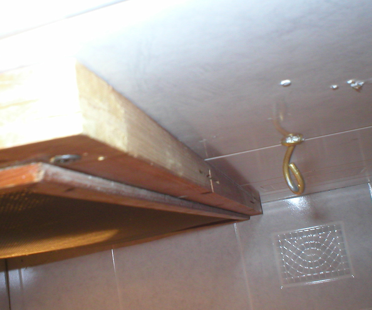 screen and hook at the top of cage