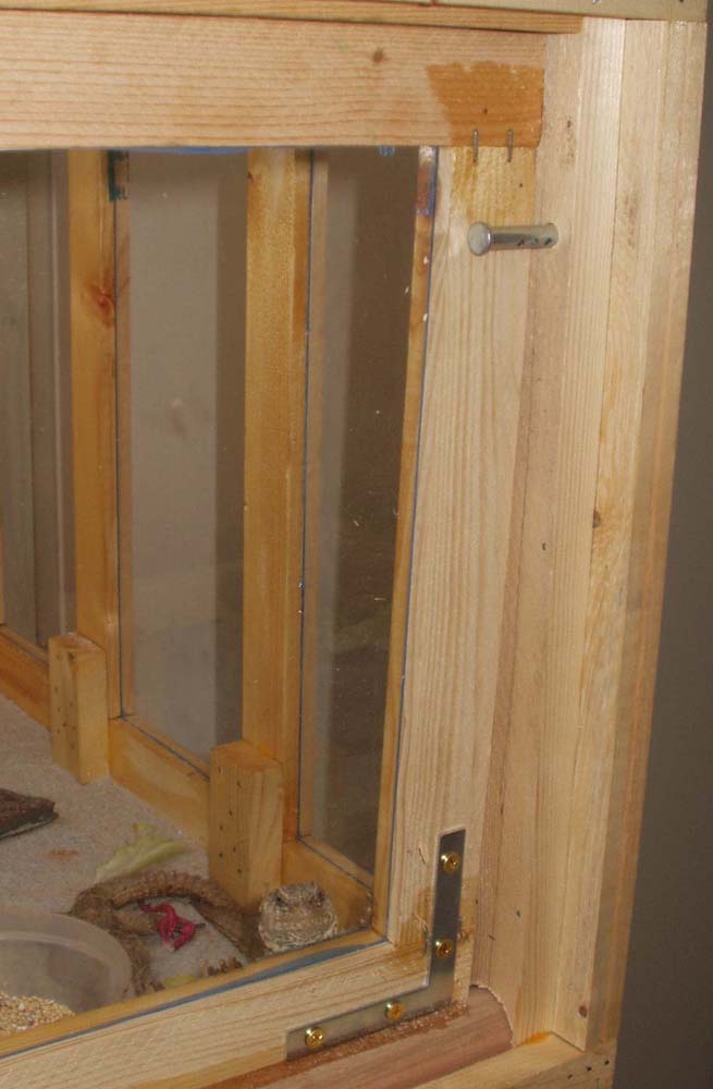 Door Pivot mechanism