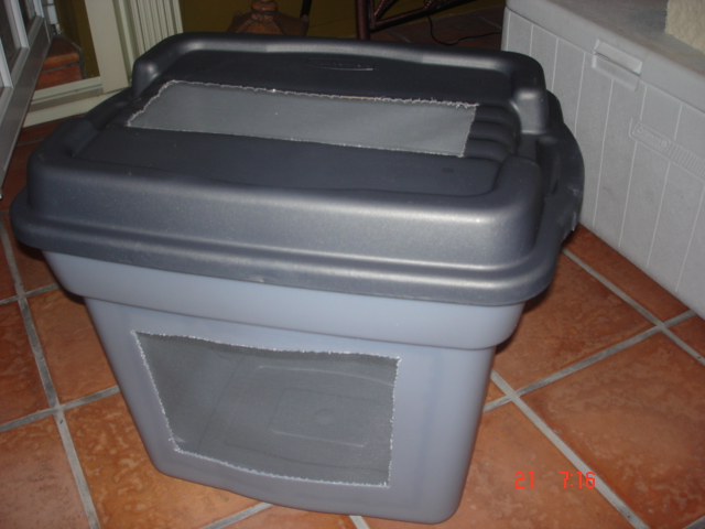 Rubbermaid Cricket Container
