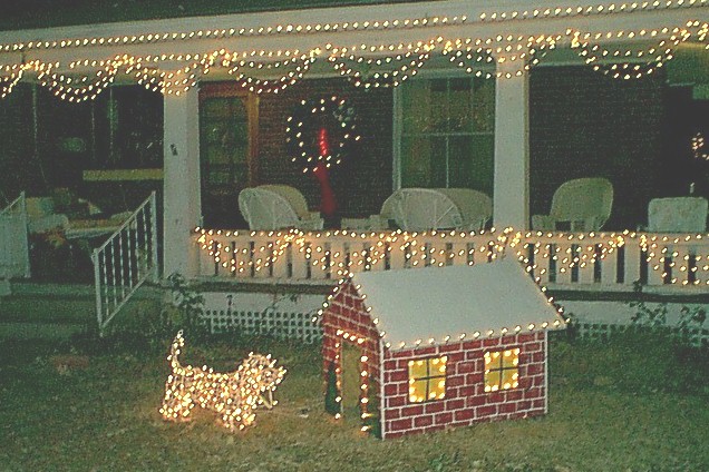 Christmas DogHouse