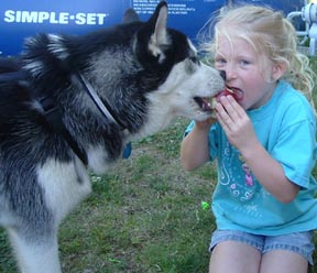 Dakota sharing an apple